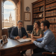 Despacho de abogado matrimonialista en Sevilla con documentación sobre divorcios y derecho de familia.